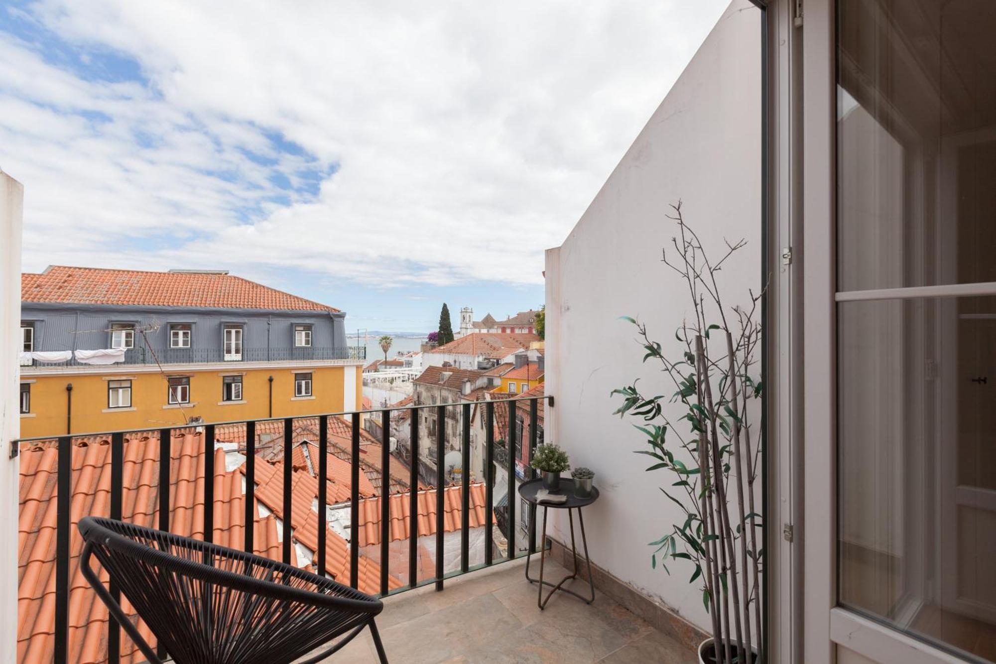 Flh Portas Do Sol Duplex With Terrace Apartment Lisbon Luaran gambar
